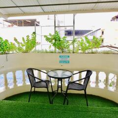 Отель Green House Bangkok Таиланд, Бангкок - 1 отзыв об отеле, цены и фото номеров - забронировать отель Green House Bangkok онлайн балкон