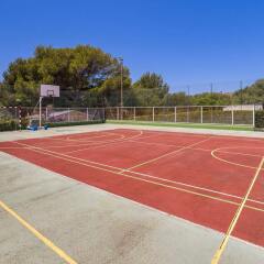 Отель Globales Cala´n Blanes Испания, Кала-эн-Бланес - отзывы, цены и фото номеров - забронировать отель Globales Cala´n Blanes онлайн спортивное сооружение
