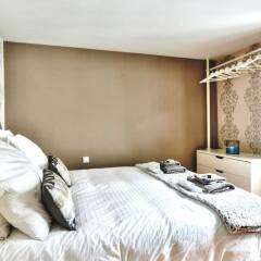 Отель Love Nest in Saint Germain Париж сейф в номере