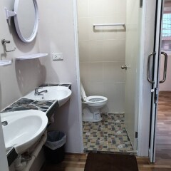 Отель Sairee Center Guesthouse Таиланд, Остров Тау - отзывы, цены и фото номеров - забронировать отель Sairee Center Guesthouse онлайн ванная фото 2