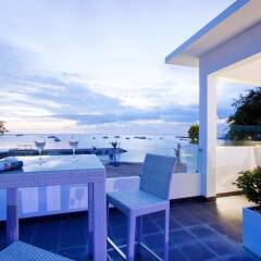 Отель Villa 7th Heaven Beach Front На Чом Тхиан гостиничный бар