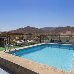 Days Hotel Aqaba бассейн