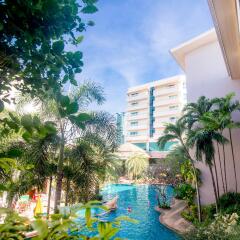 Отель Sea Breeze Jomtien Resort бассейн