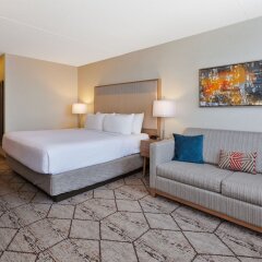 Отель Crowne Plaza Columbus North- Worthington США, Колумбус - отзывы, цены и фото номеров - забронировать отель Crowne Plaza Columbus North- Worthington онлайн комната для гостей фото 5