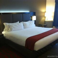 Отель Holiday Inn Express & Suites Columbus-Easton комната для гостей