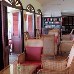 Отель Auberge de la vieille tour гостиничный бар