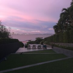 Отель Beachfront Sea View Baan Plai Haad Паттайя