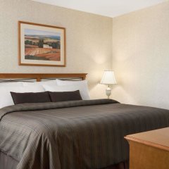 Отель Days Inn by Wyndham Saskatoon Канада, Саскатун - отзывы, цены и фото номеров - забронировать отель Days Inn by Wyndham Saskatoon онлайн комната для гостей фото 3