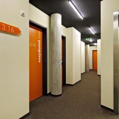 Отель easyHotel Berlin Hackescher Markt Германия, Берлин - отзывы, цены и фото номеров - забронировать отель easyHotel Berlin Hackescher Markt онлайн интерьер отеля