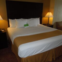 Отель La Quinta Inn & Suites Columbus West - Hilliard комната для гостей фото 4
