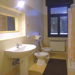 Отель Hostel Colours Италия, Милан - 5 отзывов об отеле, цены и фото номеров - забронировать отель Hostel Colours онлайн ванная фото 2