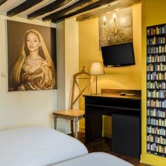Отель Hôtel Absolute Paris République сейф в номере