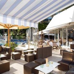 Отель Novotel Cannes Montfleury Франция, Канны - отзывы, цены и фото номеров - забронировать отель Novotel Cannes Montfleury онлайн бассейн фото 2