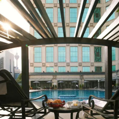 Отель JW Marriott Hotel, Kuala Lumpur Малайзия, Куала-Лумпур - отзывы, цены и фото номеров - забронировать отель JW Marriott Hotel, Kuala Lumpur онлайн балкон