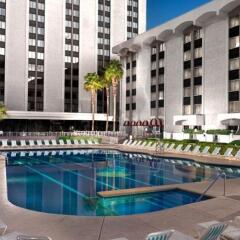 Отель Riviera Hotel & Casino США, Лас-Вегас - 8 отзывов об отеле, цены и фото номеров - забронировать отель Riviera Hotel & Casino онлайн бассейн фото 2