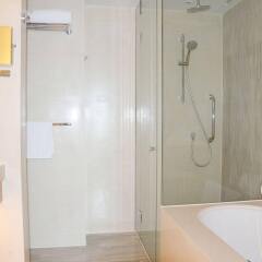 New World Shanghai Hotel Шанхай ванная