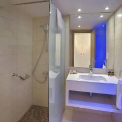 Nelia Beach Hotel ванная