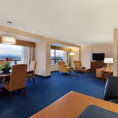Отель Best Western Premier Calgary Plaza Hotel & Conference Centre Канада, Калгари - отзывы, цены и фото номеров - забронировать отель Best Western Premier Calgary Plaza Hotel & Conference Centre онлайн удобства в номере