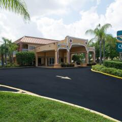 Отель Quality Inn Sarasota North парковка