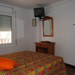 Отель Hostal Colonia Курорт Росес комната для гостей