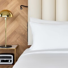 The Slaak Rotterdam, A Tribute Portfolio Hotel сейф в номере