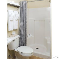 HomeTowne Studios by Red Roof Fort Lauderdale in Fort Lauderdale, United States of America from 90$, photos, reviews - zenhotels.com bathroom