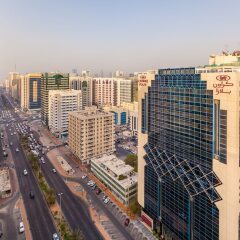 Отель Crowne Plaza Abu Dhabi ОАЭ, Абу-Даби - отзывы, цены и фото номеров - забронировать отель Crowne Plaza Abu Dhabi онлайн балкон