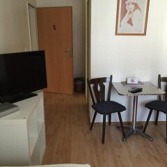 Hotel Restaurant Zagreb Кёльн удобства в номере