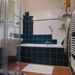 Отель Prague Getaway Homes Rehorova Прага ванная