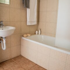 Отель Konnos Beach Villa No 5 ванная