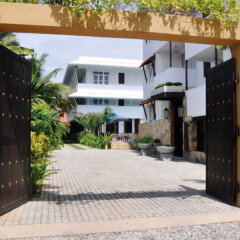 St. Lachlan Hotel & Suites парковка