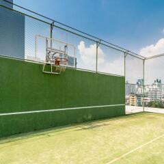 Отель Legacy Suites Sukhumvit by Compass Hospitality Таиланд, Бангкок - 2 отзыва об отеле, цены и фото номеров - забронировать отель Legacy Suites Sukhumvit by Compass Hospitality онлайн спортивное сооружение