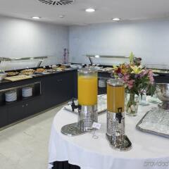 Отель Ayre Hotel Caspe Испания, Барселона - 8 отзывов об отеле, цены и фото номеров - забронировать отель Ayre Hotel Caspe онлайн питание