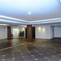 Отель Golden Tulip Essential Benin City парковка