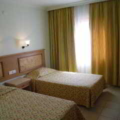 Отель Midpoint Club and Suites комната для гостей