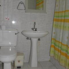 DebbieXenia Hotel Apartments ванная