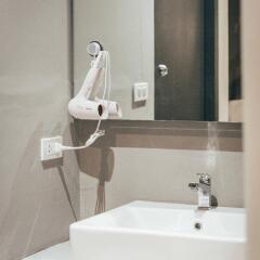Отель Good'uck Hostel at Silom Таиланд, Бангкок - отзывы, цены и фото номеров - забронировать отель Good'uck Hostel at Silom онлайн ванная
