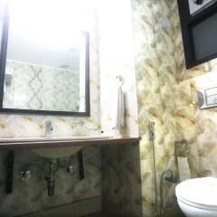 Hotel S. K Crown Park Naraina ванная