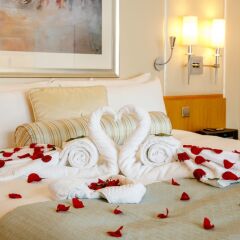 Отель The Ritz-Carlton, Dubai International Financial Centre сейф в номере