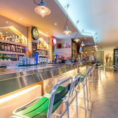 Отель Sofia's Hotel Греция, Каламаки - отзывы, цены и фото номеров - забронировать отель Sofia's Hotel онлайн гостиничный бар
