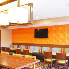 Отель Fairfield Inn & Suites by Marriott Albuquerque Airport гостиничный бар