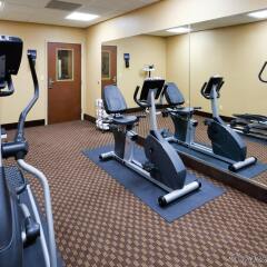 Отель Holiday Inn Express & Suites Somerset Central фитнесс-зал фото 2