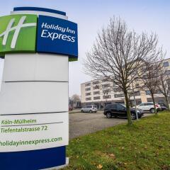 Отель Holiday Inn Express Cologne Mulheim Кёльн городской автобус
