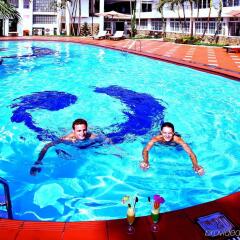 Century Riverside Hotel Hue бассейн