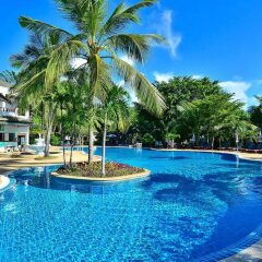 Отель First Bungalow Beach Resort бассейн фото 3