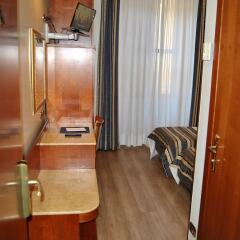Отель Mokinba Hotels Baviera сейф в номере