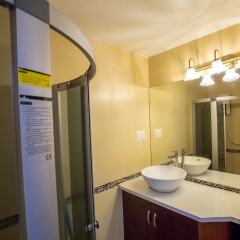 Отель Cozzy Seaview Apartment Вьетнам, Вунгтау - отзывы, цены и фото номеров - забронировать отель Cozzy Seaview Apartment онлайн ванная