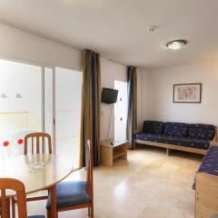 Отель Apartamentos Benimar Испания, Бенидорм - отзывы, цены и фото номеров - забронировать отель Apartamentos Benimar онлайн комната для гостей фото 3