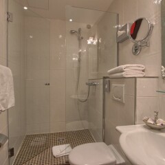 Отель Timhotel Tour Montparnasse Париж ванная
