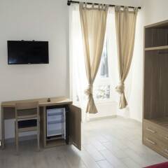 Отель New Moon Guesthouse Италия, Рим - отзывы, цены и фото номеров - забронировать отель New Moon Guesthouse онлайн сейф в номере